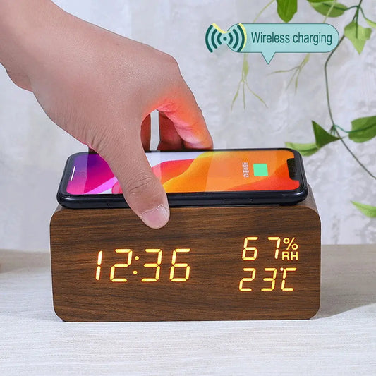 Orologio digitale in legno con ricarica wireless, display LED, termometro, orologio con umidità per scrivania, piccolo orologio da sveglia.